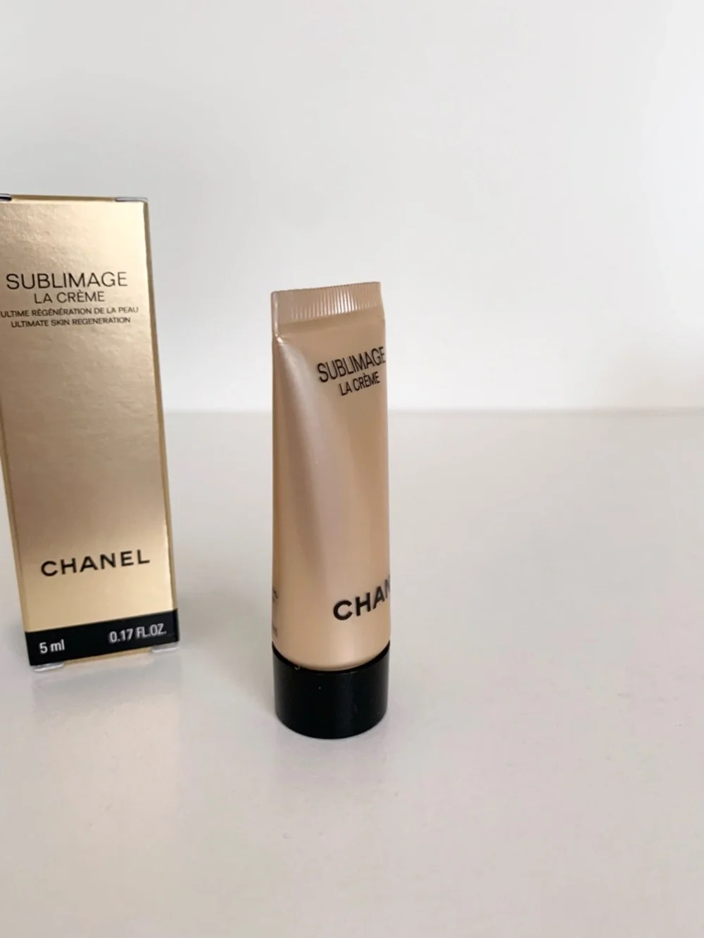 Hold  CHANEL anti aging cream Sublimage La Crème